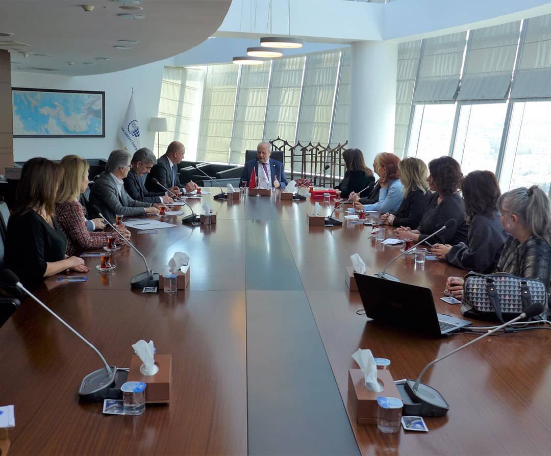 ASO Başkanımız Sn.Nurettin Özdebir ve YK üyeleri ile bir araya geldik, odak konumuz kadının yönetimlerde daha çok temsil ve görev alması. Başkanımıza ve YK üyelerine çözüm odaklı yaklaşımları ve nazik kabulleri icin teşekkür ederiz.@ASOResmiAdres #Birliktedahagüçlüyüz #kaisder