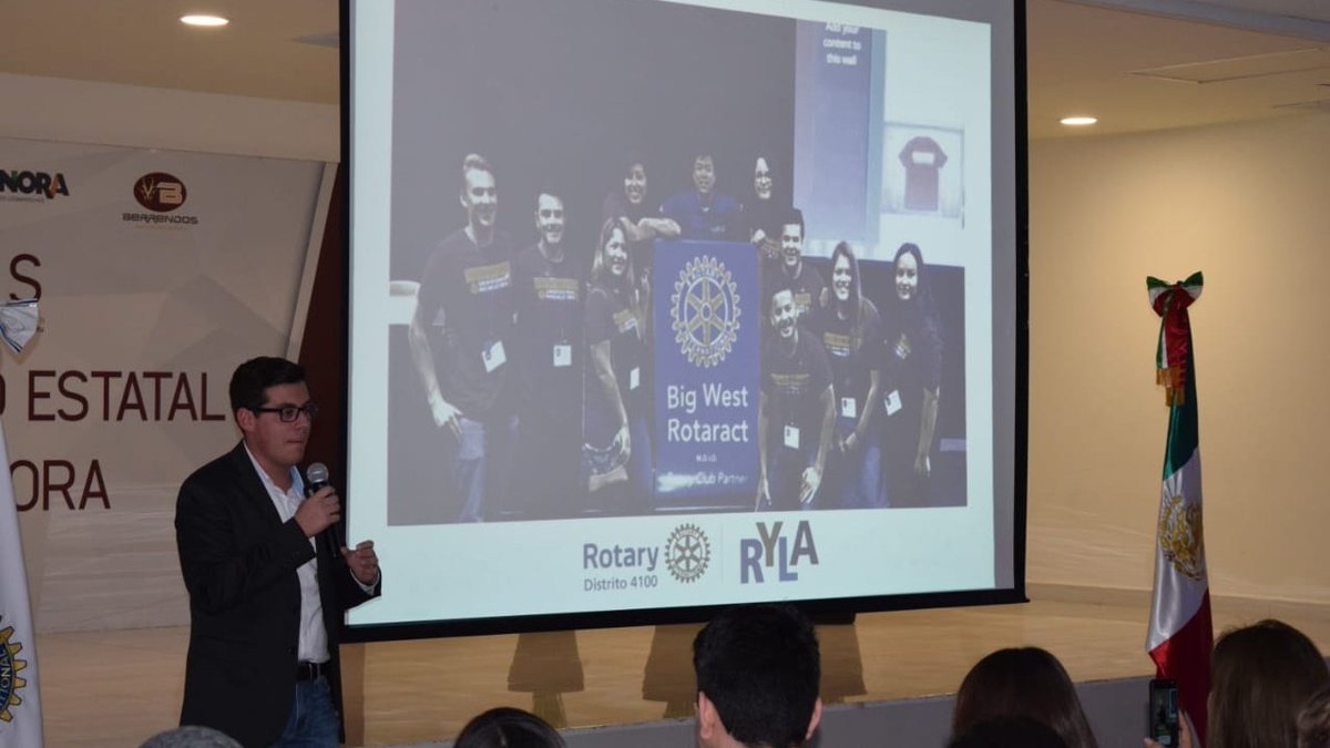 rotaracthmo's tweet photo. El pasado 22 de febrero nuestro Presidente Electo invitó a más de 200 alumnos de @UES_MX a unirse a Rotaract compartiendo su experiencia. #SMRMexico2019 #Rotaract #RotaractWorldWeek #Rotaract51 #ComparteRotaract https://t.co/aozt5iACvy