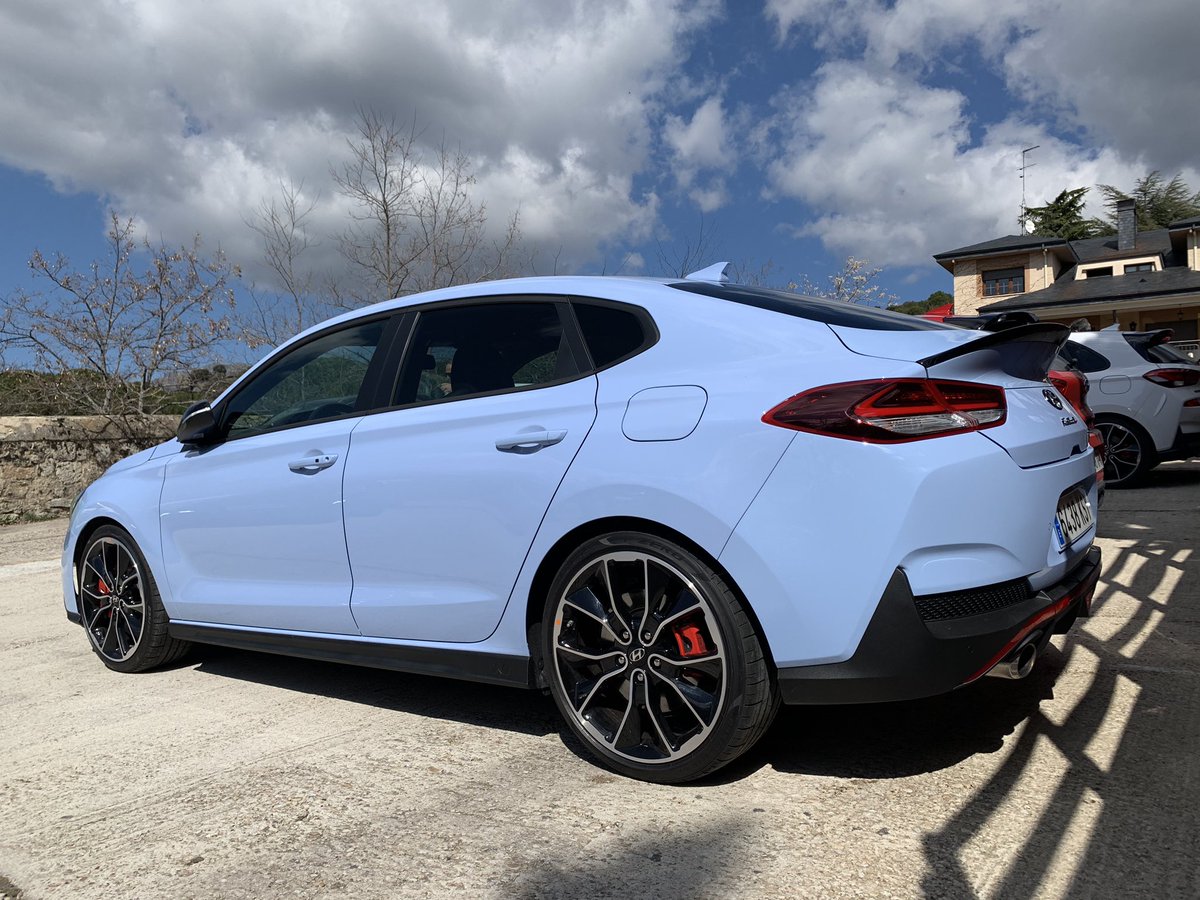 MotorLobby's tweet photo. El @HyundaiEsp #fastbackN es un 7% más aerodinámico q su hermano el #hatchback, pero sobre todo ofrece una carrocería con mucha más personalidad. Lo q no cambia es un comportamiento dinámico q engancha! #hyundai, #nline https://t.co/J0cRAzghd3