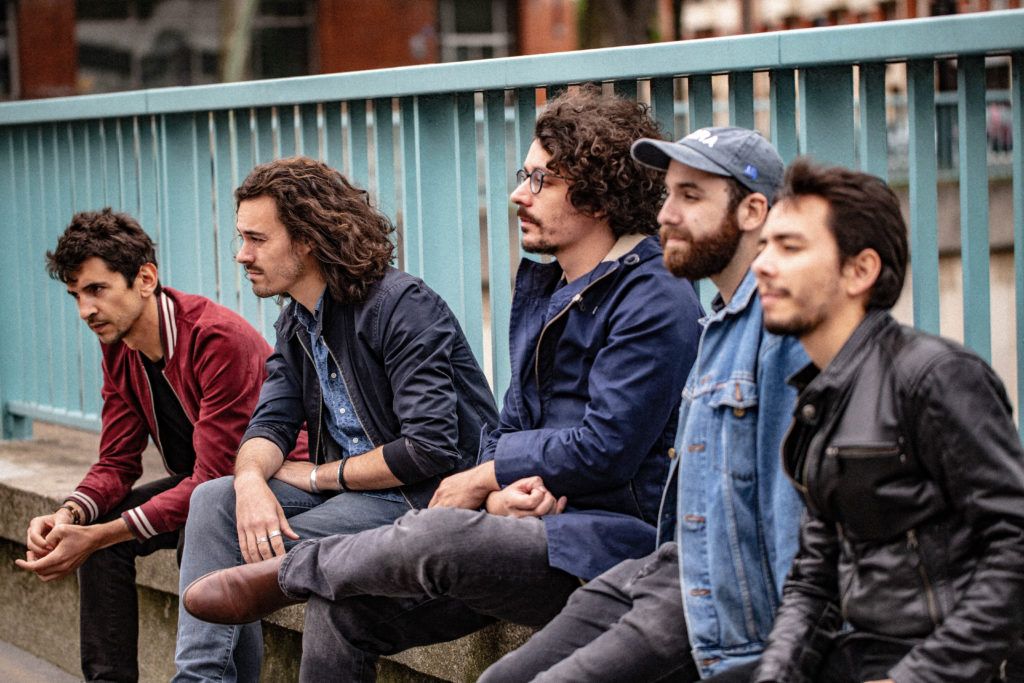 AlpineRecords74's tweet image. Brit-pop et rock indé, aujourd'hui nous mettons @SomeSmokingGuys sous les projecteurs ! 🎸
Ils ont rejoint le roster 2019 le mois dernier, et c'est avec plaisir qu'on accueille le quintet electrique dans les rangs d'Alpine Records ! Ouais.

▶️ alpine-records.com/artiste/some-s…