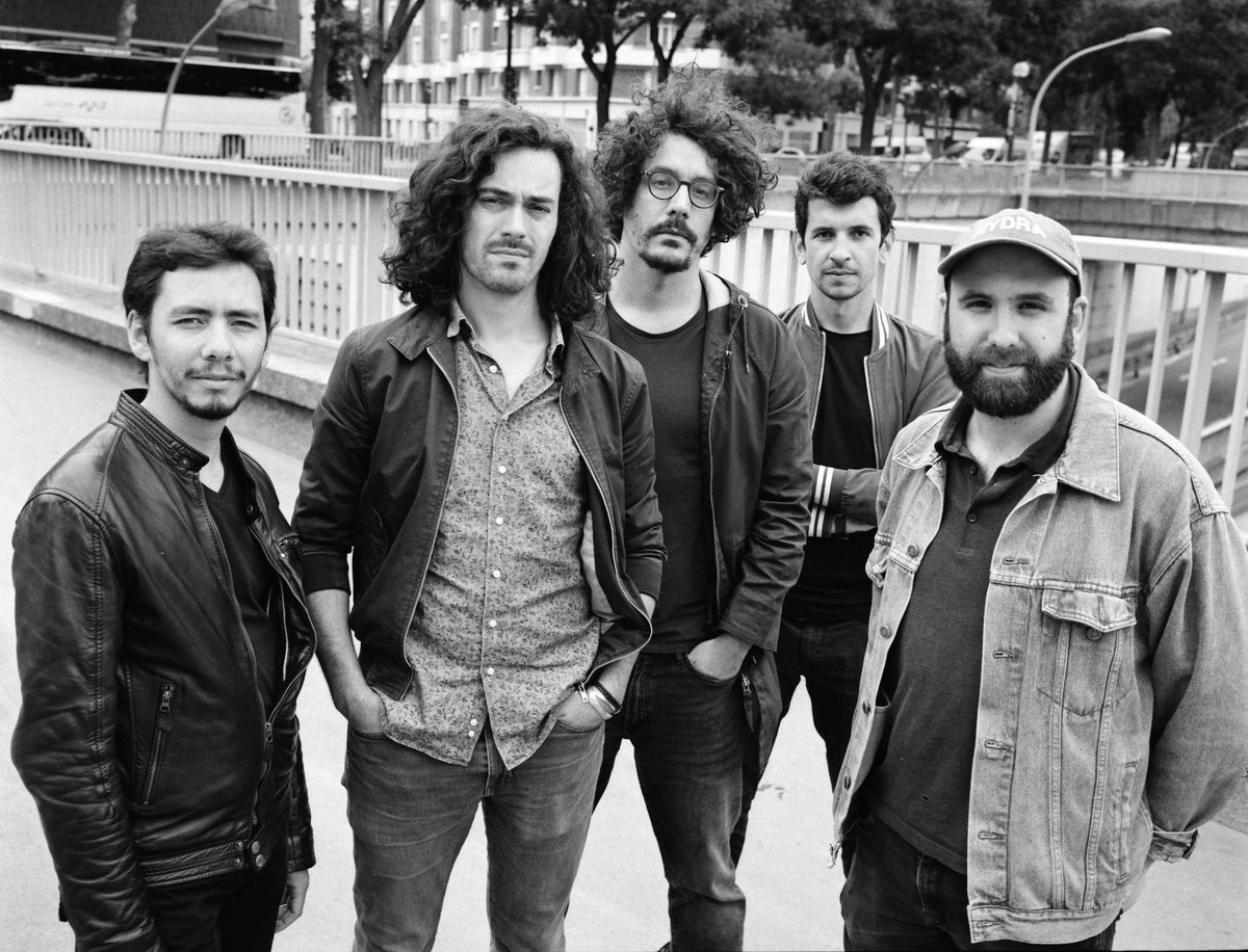 AlpineRecords74's tweet image. Brit-pop et rock indé, aujourd'hui nous mettons @SomeSmokingGuys sous les projecteurs ! 🎸
Ils ont rejoint le roster 2019 le mois dernier, et c'est avec plaisir qu'on accueille le quintet electrique dans les rangs d'Alpine Records ! Ouais.

▶️ alpine-records.com/artiste/some-s…