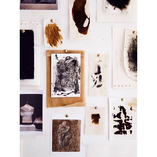 A small preview of new research and ideas we’ve been working on towards Abigail’s development of pigment for our #JerwoodMakersOpen project.

@jerwoodarts 
#thesubjectiveelement #earthpigments #pinetar #charcoal #artiststudio #materialresearch #artdaily … ift.tt/2u2Q521