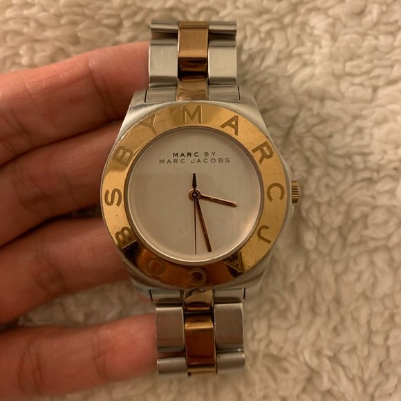 inc_earn's tweet photo. So good I had to share! Check out all the items I'm loving on @Poshmarkapp #poshmark #fashion #style #shopmycloset #marcbymarcjacobs #tedbaker #michaelkors: https://t.co/t49e4UgjE3 https://t.co/cePMYVsFBq