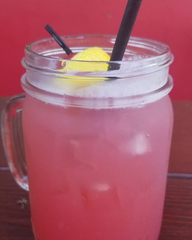 shadeofmidnight's tweet image. Already digging this place. 
AND they have a patio open for dogs and a dog food menu!

#raspberrylemonade #foodporn #sogood  #dogmenu #patio ift.tt/2CeRUxn