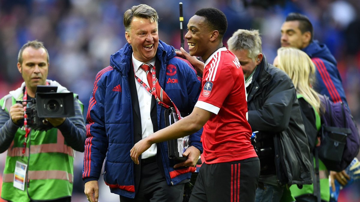Pogbability's tweet photo. All the best in your retirement Louis, thanks for the memories. #MUFC https://t.co/1Im3WoyKLG