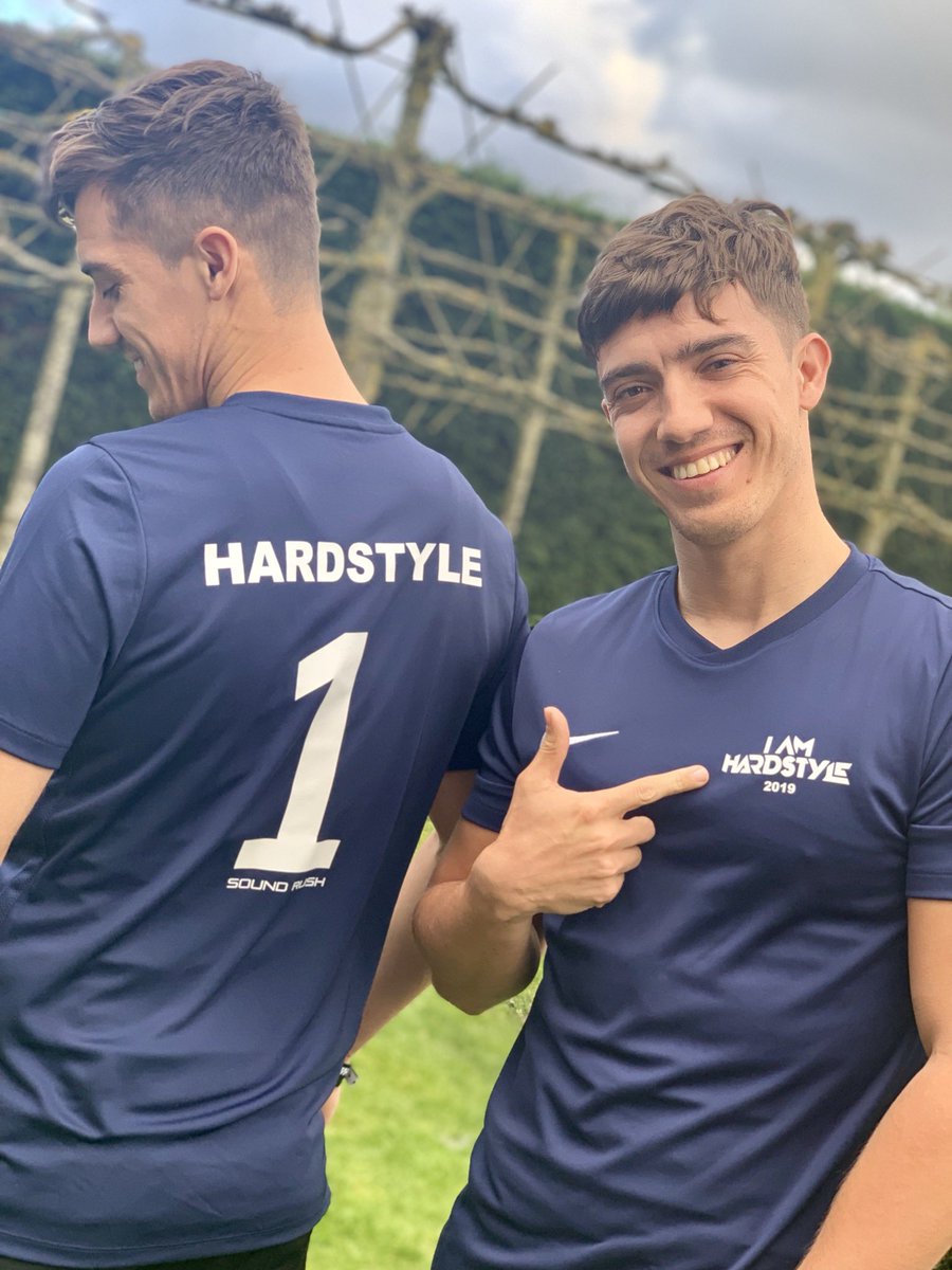 I AM HARDSTYLE 💙 

like &amp; retweet to win