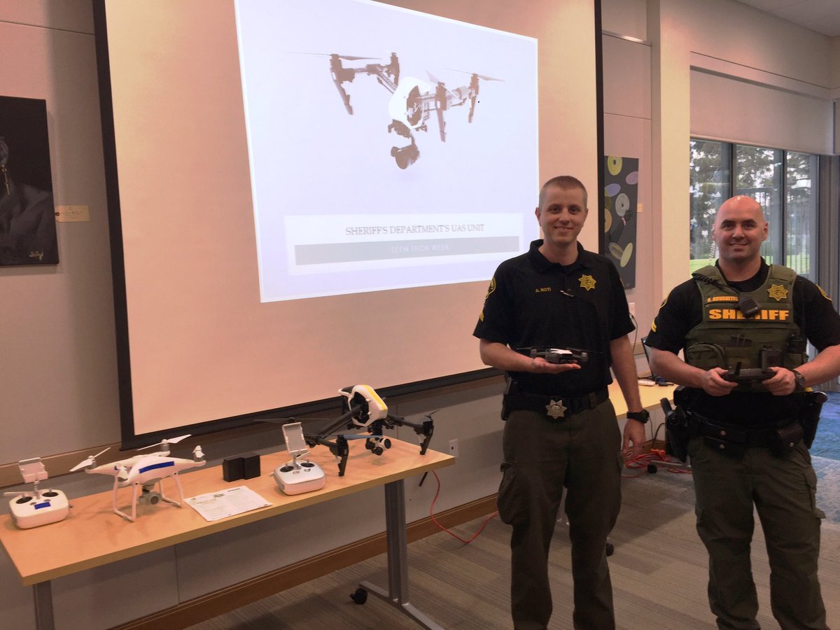 SDSheriff's tweet image. #InYourCommunity Last week, @SDSheriff Corporals Roti &amp;amp; Arvanitis gave a drone presentation at the @SDCountyLibrary in @CityofIB for #TeenTechWeek. This was a great way to showcase how we us technology to keep everyone safe. @SDSheriffIB