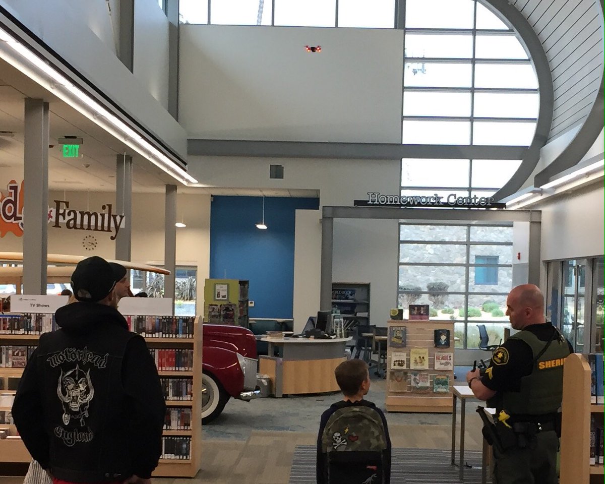 SDSheriff's tweet image. #InYourCommunity Last week, @SDSheriff Corporals Roti &amp;amp; Arvanitis gave a drone presentation at the @SDCountyLibrary in @CityofIB for #TeenTechWeek. This was a great way to showcase how we us technology to keep everyone safe. @SDSheriffIB