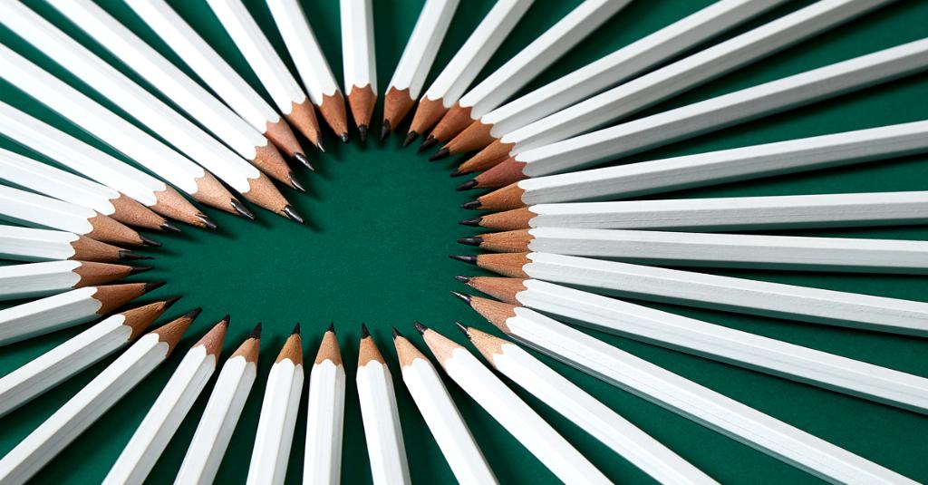 BNBuzz's tweet image. High school students: don't forget! Entries for our annual "My Favorite Teacher" need to be submitted by 3/14. You, your teacher, and your school have a chance to win money and prizes! Learn more: spr.ly/6016EXPLw