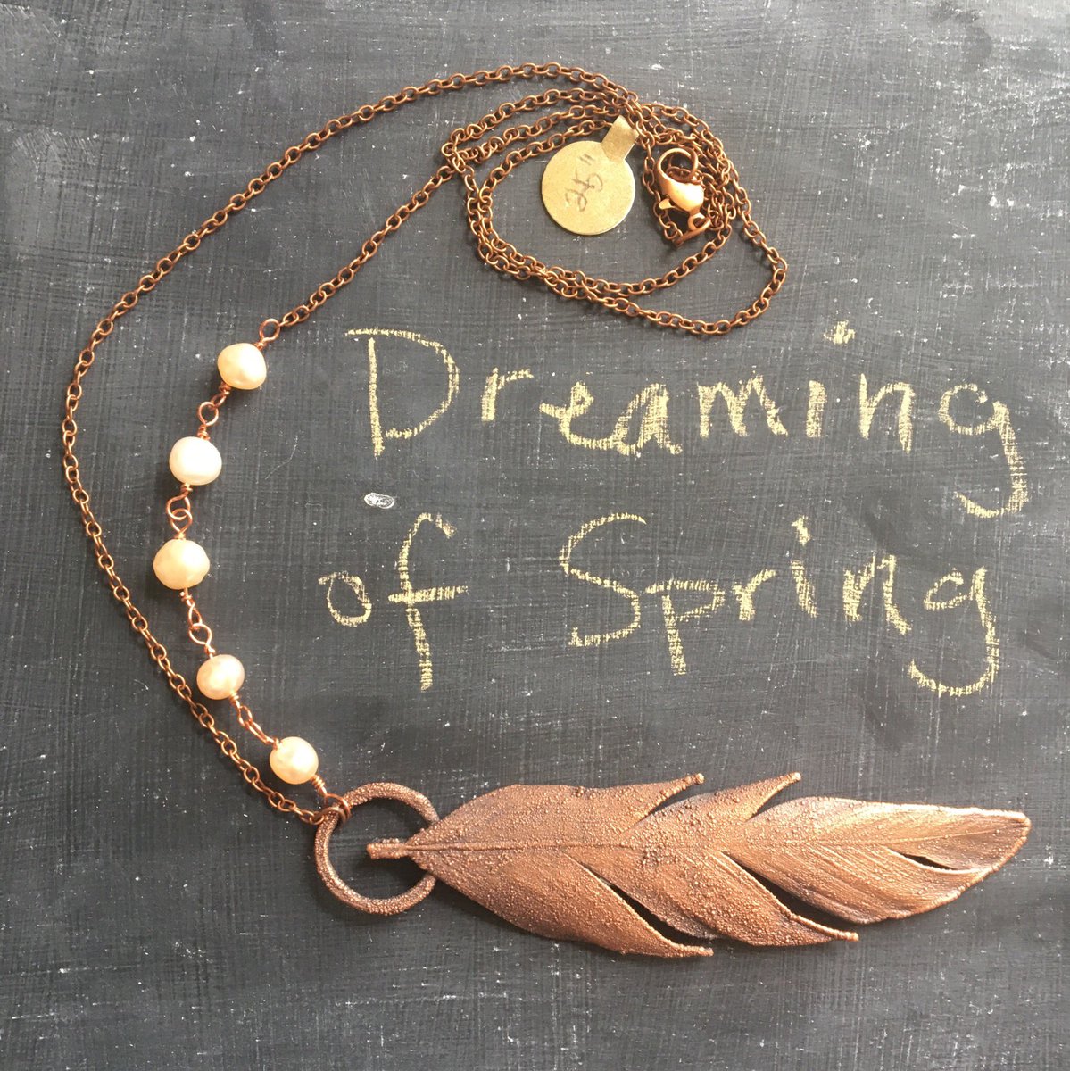 LaniRobertson's tweet image. A perfect piece for this spring...if it ever gets here! This is a real feather electroformed in copper and pearl bead accent on the chain, a one-of-a-kind piece. $50 #obectsofaffection #feather #copperelectroformed #oneofakind #necklace #pearls #unique #artisan #handmade