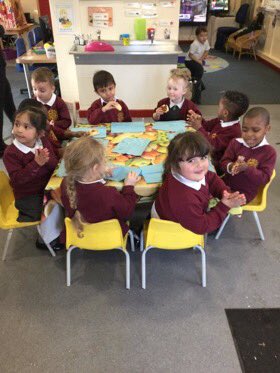 GaskellPrimary's tweet image. What amazing parents we have @GaskellPrimary .Mr Khawaja came into nursery today and made pizza with us. The children loved the experience and they were delicious. Thank you #pizza #supportiveparents #parents #school #gaskell #bolton #eyfs #earlyyears #nursery #Kindergarten