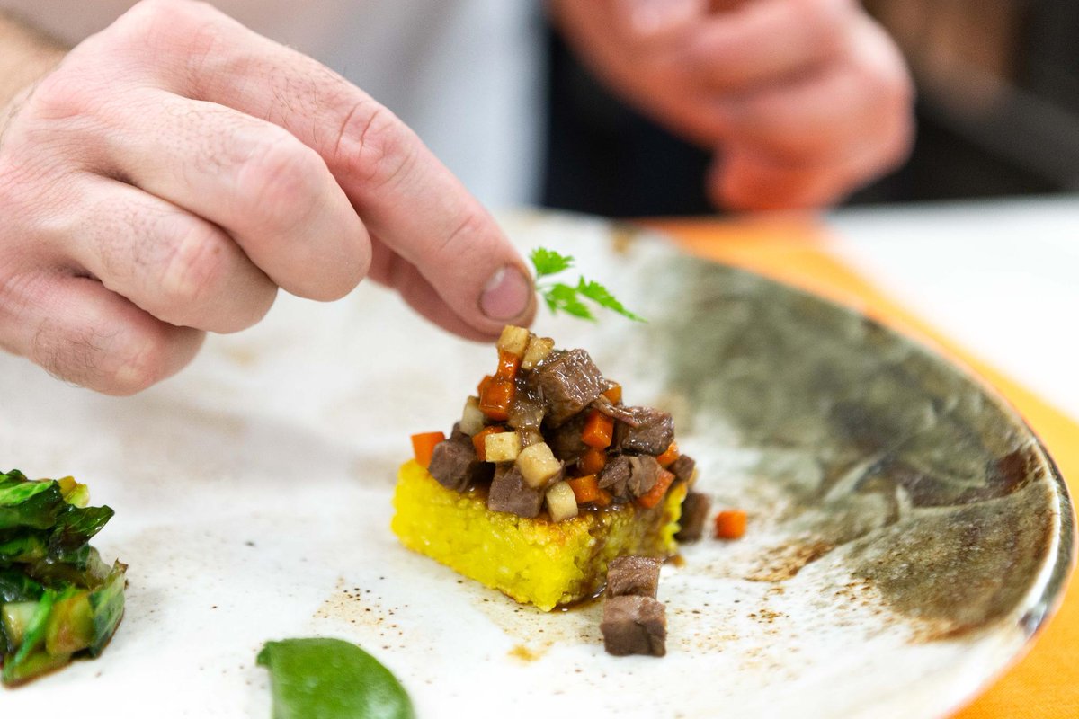 Our team focuses on creating a moment of culinary indulgence with creative entrées and exceptional service to bring you the pinnacle of luxurious dining within Los Angeles.