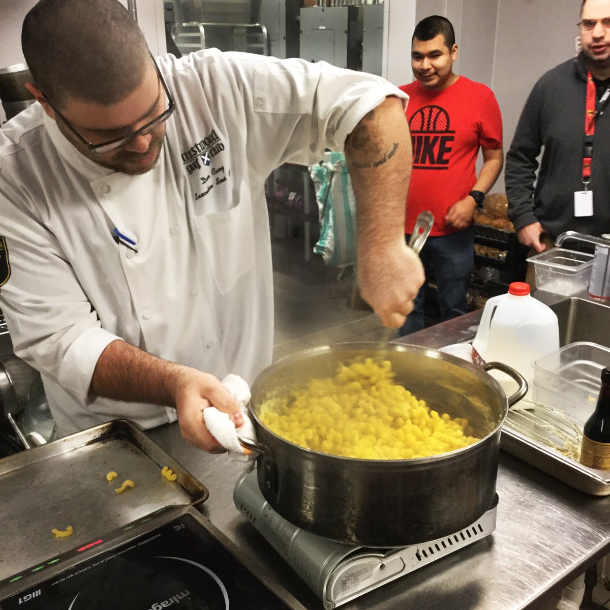 BensenvilleLib's tweet photo. Thank you to Chef Dan Casey and the entire staff of @eatatGreenSt for hosting the NDSEC Transition Program this morning! We toured the kitchen, learned about different culinary roles, made some mac and cheese, and had a delicious lunch! #ndsectlc #ourndsec https://t.co/NSi0a4rpOQ