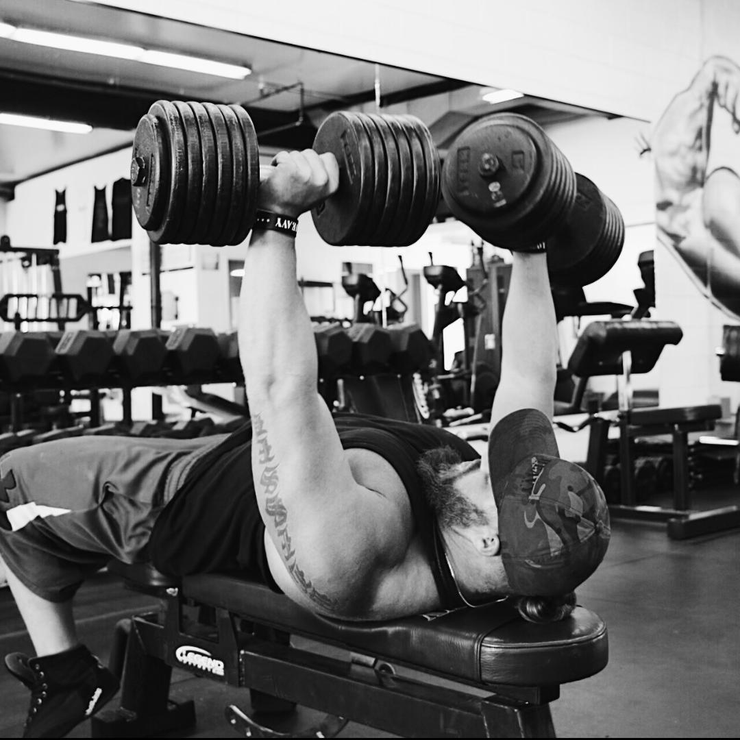 BFFRegina's tweet photo. Pushing our way through Monday like our friend Tony from @Heavy_gym.  Stock up every Monday with fresh meals in the studio fridge.
#foodisfuel #trainerknowsbest #eattotrain #traintolive #liftheavy  #partnerswithpassion #collaborationworks #customcooking #healthyconvenience https://t.co/Yiw4oc1Xod