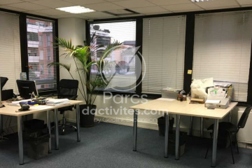 parcsdactivites's tweet photo. De nombreux #bureaux sont à #louer ou à #vendre à #Marseille ! Restez informé des disponibilités sur @parcsdactivites : https://t.co/Sdh9YHLHwU Pour être accompagné gratuitement dans votre #projet d'implantation, transmettez nous votre cahier des charges ! On s'occupe du reste. https://t.co/MuxQOeCQRo