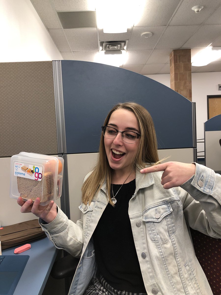 sadie_kratt's tweet photo. #ecotainers #365challenge for sustainability class. Not much of a challenge when you bring your lunch every day 👌🏼 https://t.co/rEPx13qho6