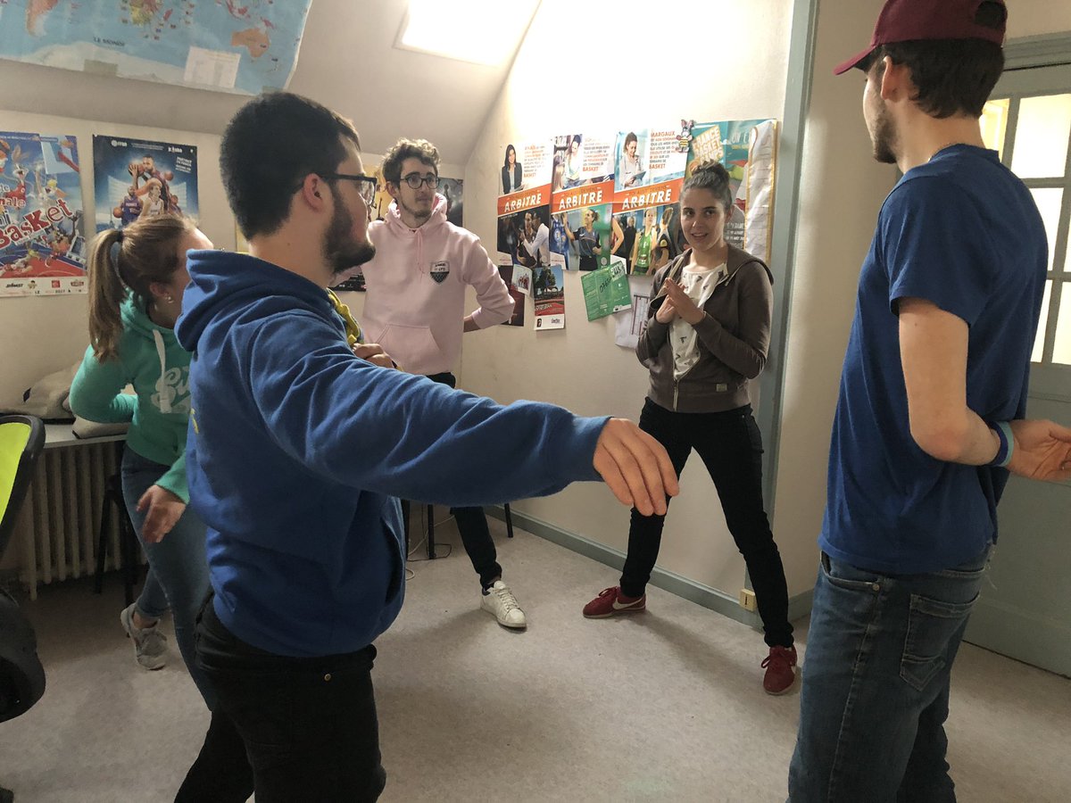 ArmorSTAPS's tweet photo. Début du #WEFAD avec un temps de cohésion entre les membres du bureau
On enchaîne ensuite sur des formations sur la gestion administrative d’une association et la gestion de projet
Cc @fedebzh https://t.co/KqjDgK9uBb