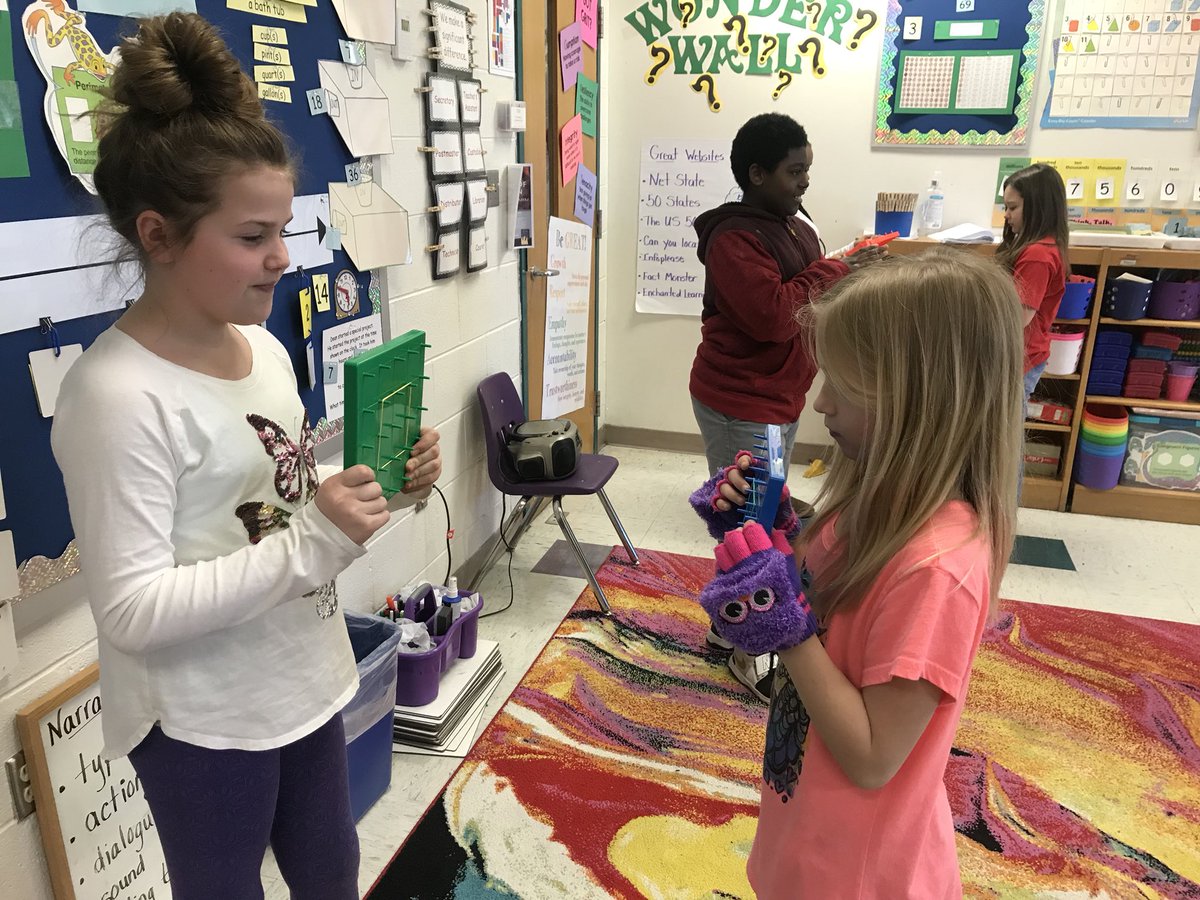 ITRT_DK's tweet photo. “I do, You do, We do” is in full swing as @CarrsvilleElem students use geoboards to show what they know about geometry. #IC5Cs @IWCSchools https://t.co/7Zh9WU77Cc