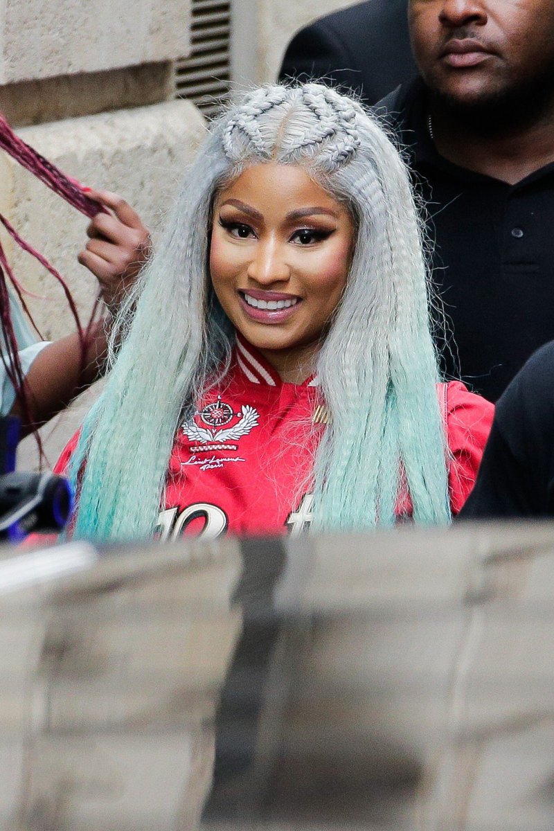 NickiReigns's tweet image. .@NICKIMINAJ in Bordeaux, France.