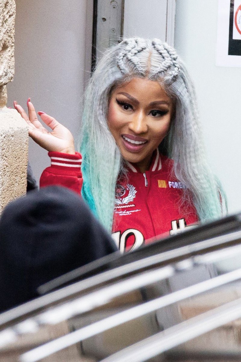 NickiReigns's tweet image. .@NICKIMINAJ in Bordeaux, France.