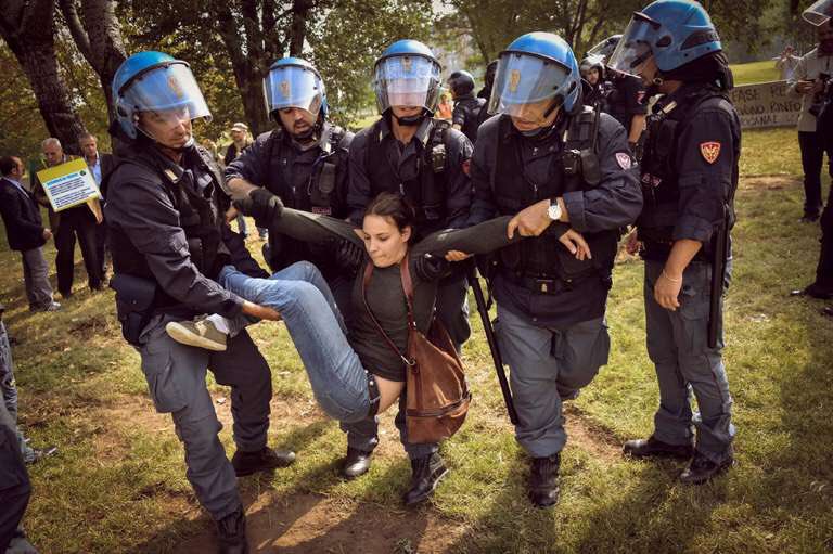 <a href="/Lutby66/">Luca</a> <a href="/abuzzo3/">abo</a> <a href="/NoExpo2015/">No Expo 2015</a> Ricordo molto bene,talune #FFO,intente a proteggere con affetto le #imprese infiltrate dalla #Ndrangheta e particolarmente solerti nell’importunare i #cittadini impegnati nelle #proteste contro #corruzione #associazioneperdelinquere #infiltrazionemafiosa.
Una bella immagine...