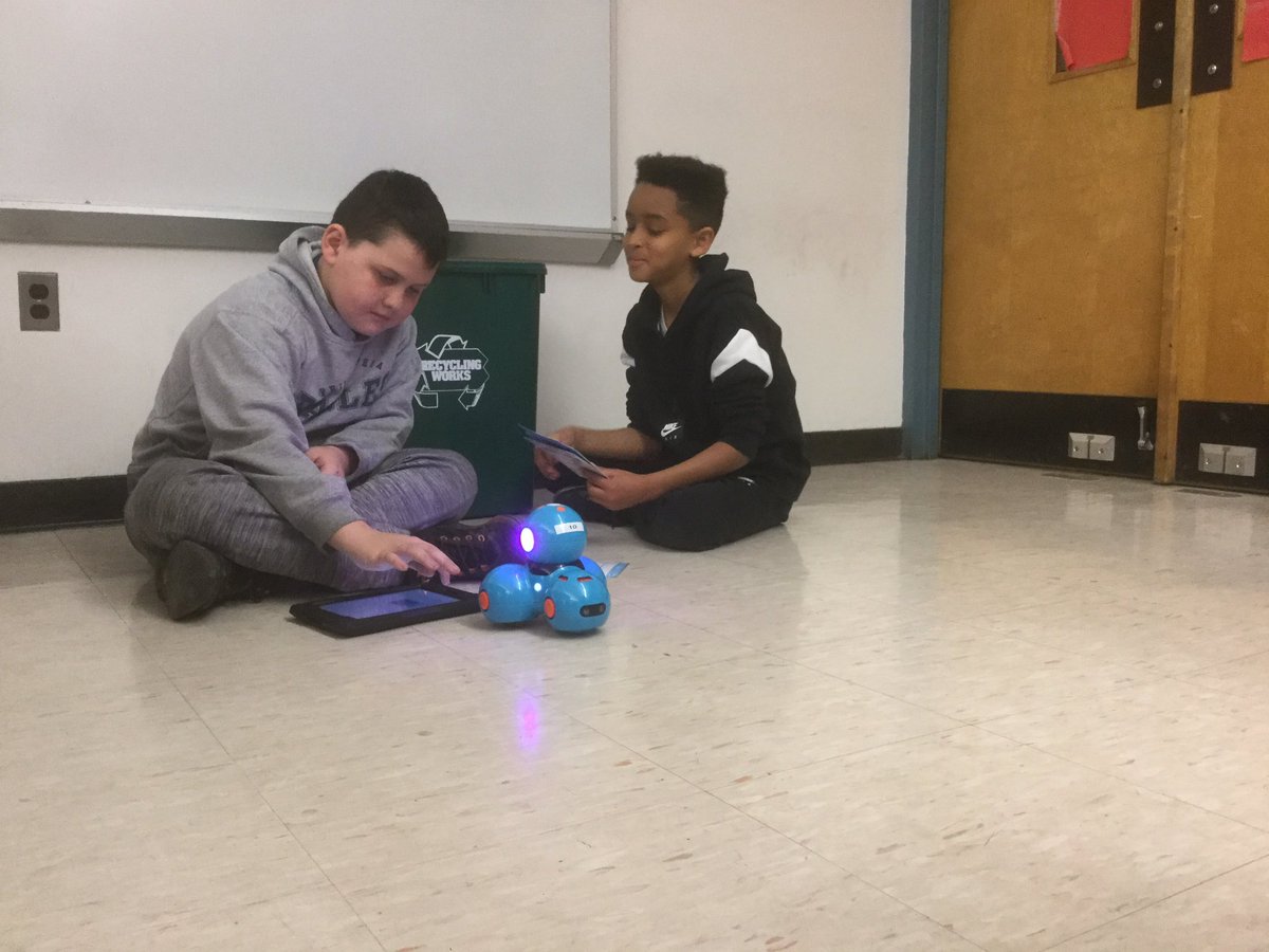 mrscook208's tweet photo. 4G putting their coding skills to use! https://t.co/VGe0wG18bK