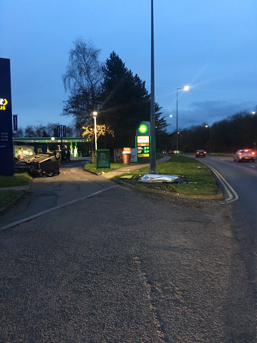 tvprp's tweet photo. Access to BP garage V7 Saxon Street, Bletchley temporally closed due to a road traffic collision #slowdown #PC6523 #PC5839 #TPBShift https://t.co/uRGsW2zcnY