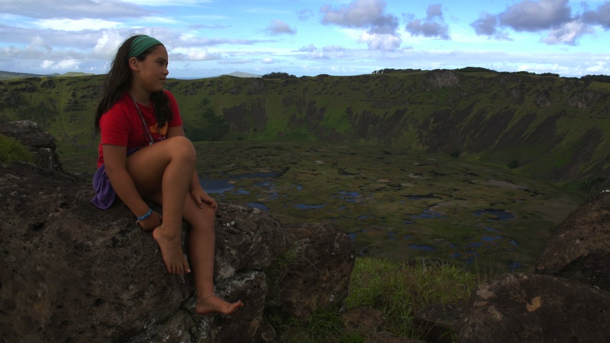mahatua_'s tweet photo. #PacHB brings you the journey of a grandfather and girl from Rapa Nui (Easter Island) to London in search of the last Moai Hoa Haka Nanaia, a statue of signficant cultural importance. Watch Te Kuhane o Te Tupuna this spring on @pbs and @worldchannel @picpacific https://t.co/WOPNEhEjlg