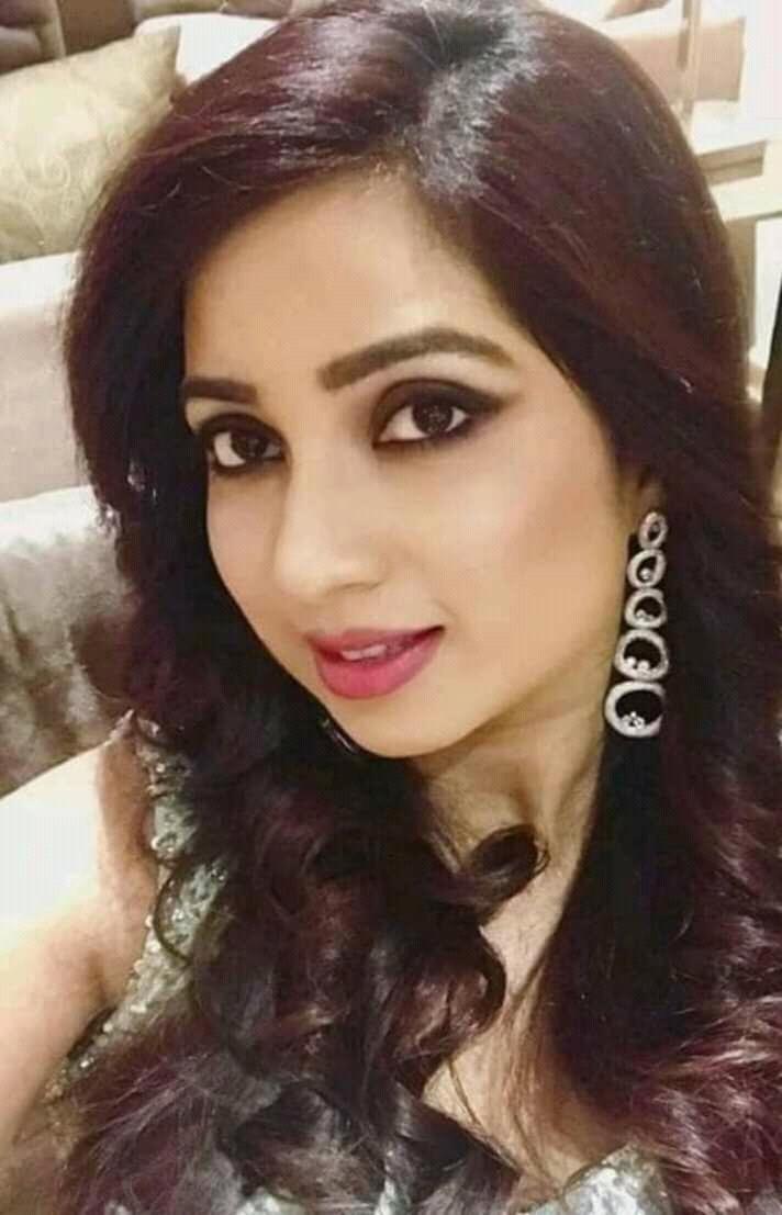 Happy birthday .......
Many many happy returns of the day shreya ghoshal mam ...... 