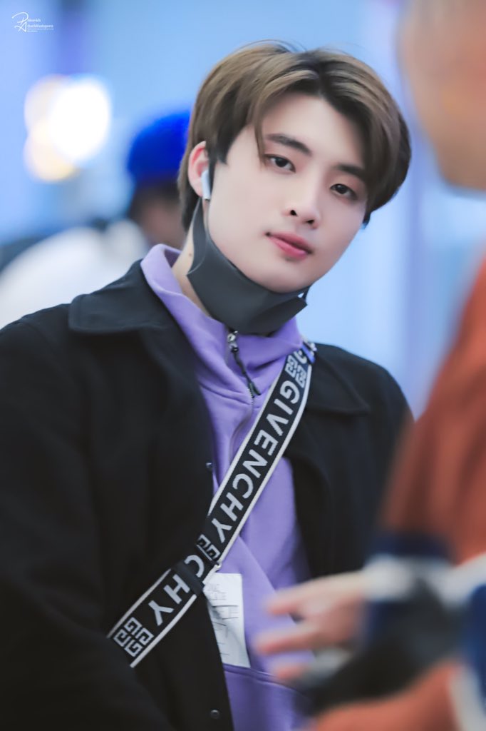 PA_m34n's tweet photo. 190311 ICN✈️BKK HD

한!국!오!빠!👏👏👏👏

@m34nismind @ZaanookJukkroww 
#m34nismind #MeanPhiravich #ตะลุยฟาร์มสาหร่ายกับเถ้าแก่น้อย https://t.co/vS80CxGRY5