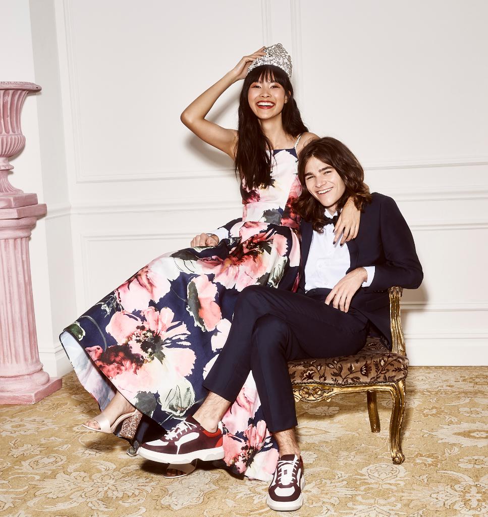 hudsonsbay's tweet image. Will you go to prom with me? 
It's National #Promposal Day! Shop in-store and online today to save 20% off Special Occasion and Prom Dresses: spr.ly/6014EXuDY
________
#HBStyle #HBPromSquad