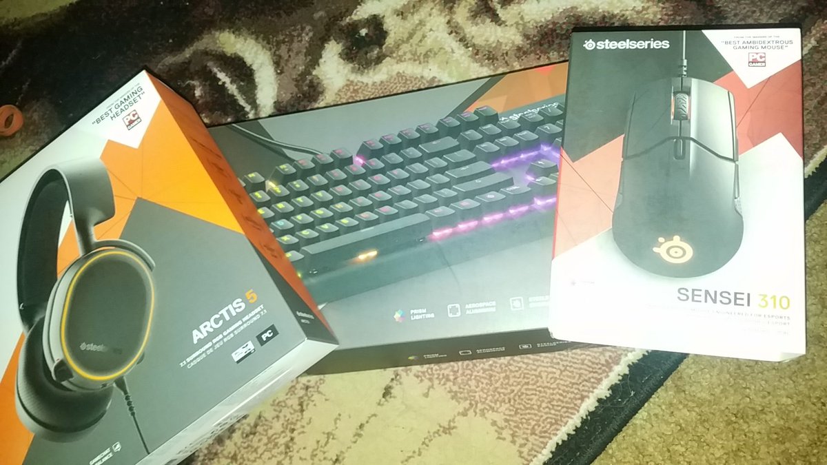 Zblewskiii's tweet photo. Thanks @OGNEsports for the #airdroploot from the NPL!!! Stop into a stream to get your chance at winning the headset for free! https://t.co/Ju6zYX4MKb https://t.co/1Zg6bIWo40
