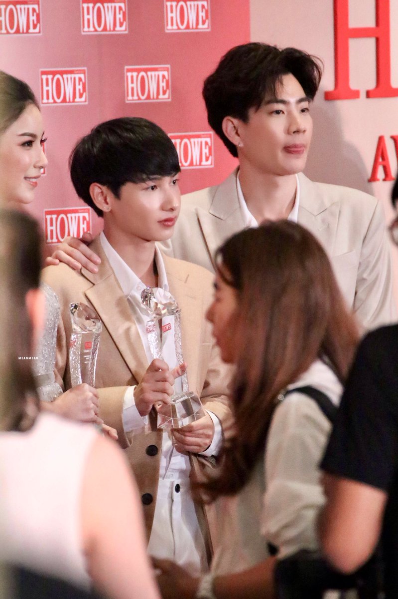 tasai_mean's tweet photo. โลกของคุณจุมพลเค้าน่าจะเอียงนิดนึงแหล่ะ 🙊💕
@AtthaphanP @off_tumcial 

#howeawards2018
#ออฟกัน https://t.co/isW6nBv4DG