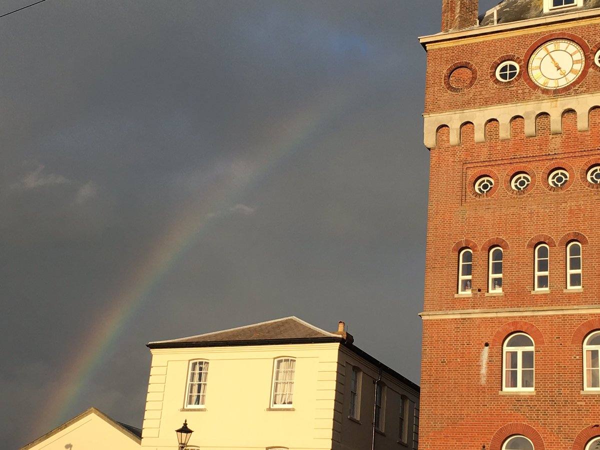 ReignWindwc1ean's tweet image. ✨🌈What lovely day it’s been today. I thought I’d capture this shot after today’s window cleaning. #reignbow #southsea #windowcleaner #portsmouth #MondayMotivation #besidetheseaside #Eastney #LoveMyCity