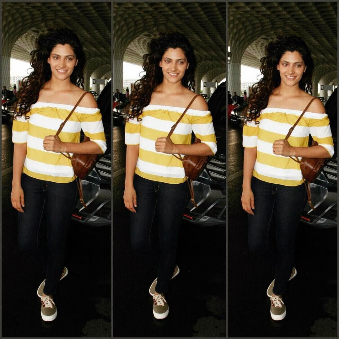 saiyamikherfans's tweet photo. Shes so fashionable 😘 😘 
Like if you agree 
#SaiyamiKher #Gorgeous #Beauty #Indian #Bollywood #Actress #Follow4Likes #Follow4Updates #Marathi #MarathiActress #Model #Outfit #Fashion #Makeup https://t.co/1Fegb59v7i