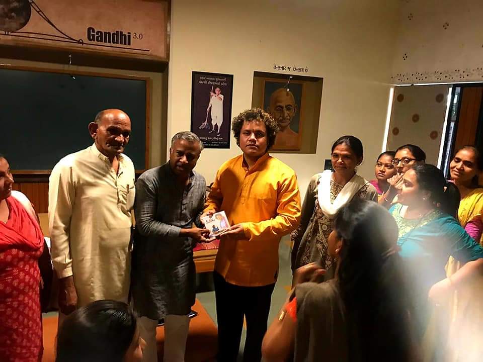 SiddhaVeenaOff's tweet photo. #meditationwithsiddhaveena #lecturedemonstration #ESI #siddhaveena
"Meditation with Siddha Veena".......
Lecture Demonstration & Interactive Session with the officials & Teachers of ESI (Environmental Sanitation Institute), Gandhinagar. https://t.co/PuksprQQFV