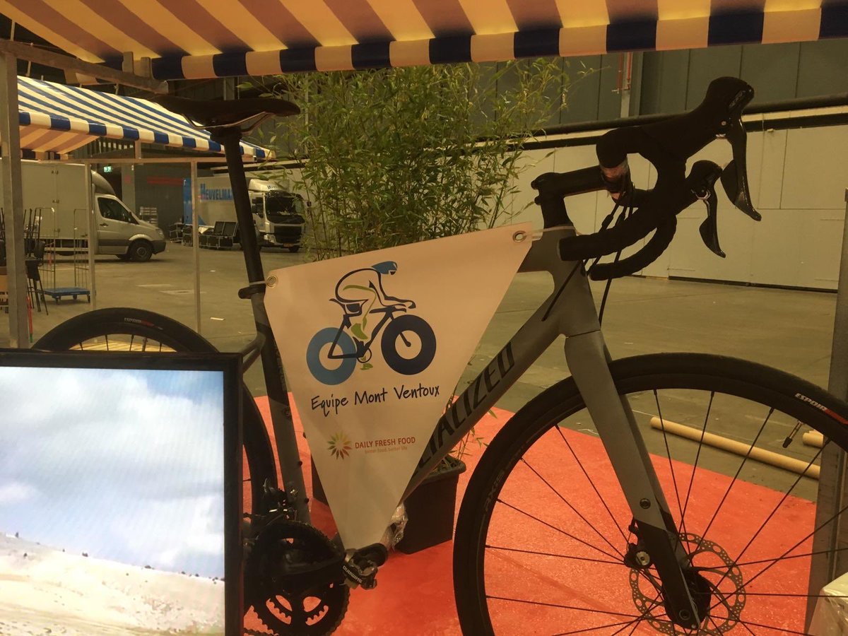 Vandaag druk geweest met het opbouwen van onze stand. We staan namelijk de komende drie dagen op de Zorgtotaal Beurs in de Jaarbeurs in Utrecht. Mooie gelegenheid om onze <a href="/opnaardetopEMV/">Equipe Mont Ventoux  (De enige echte)</a> te promoten en nog breder bekend te maken! @Zorgtotaal19