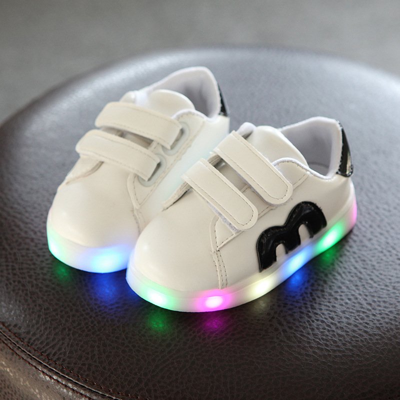 couponretails's tweet photo. 18 fashion high quality LED lighted baby shoes Lovely Cool high quality baby glowing sneakers comfortable boys girls shoes https://t.co/ZdcbnFu3oW https://t.co/H3WyKTFNot