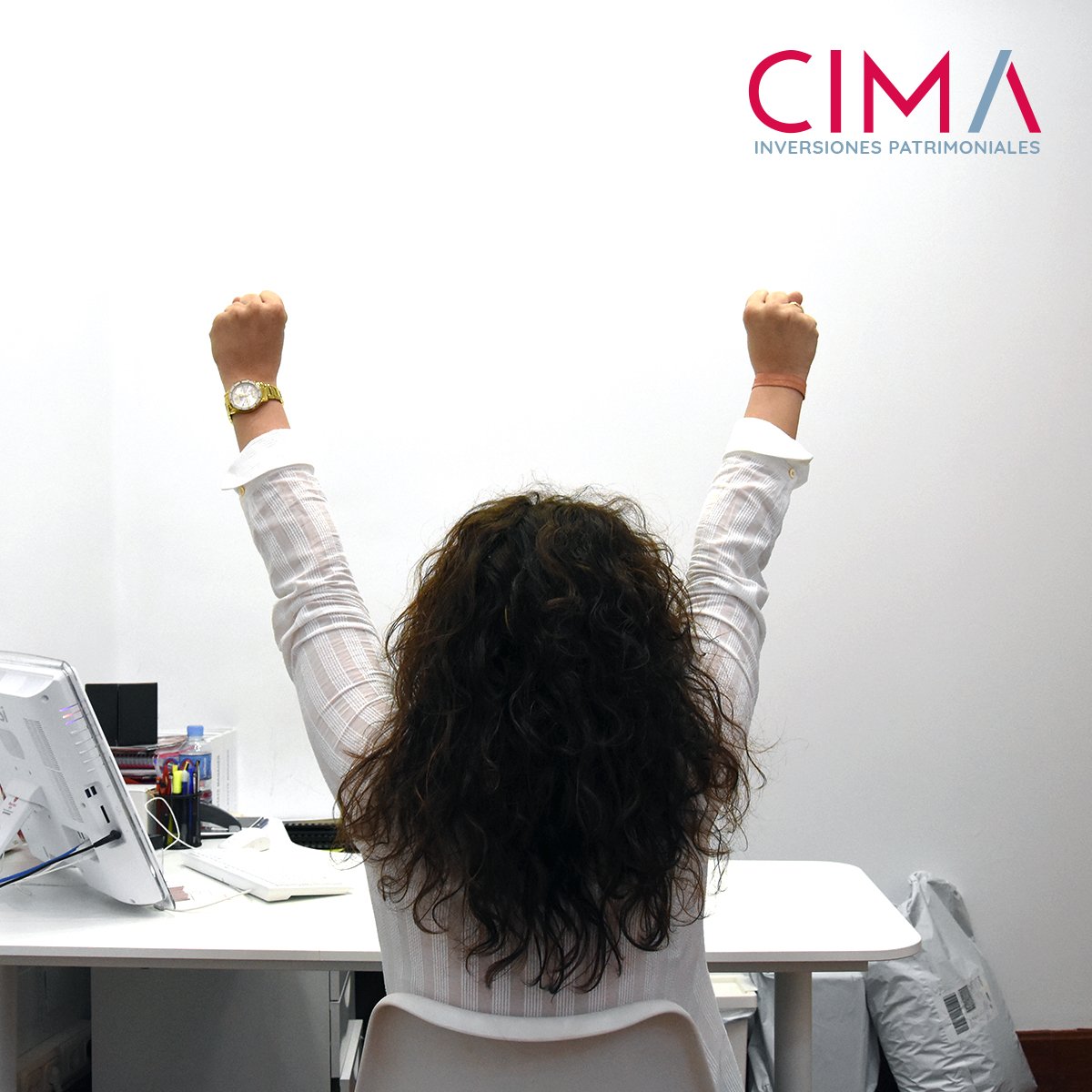 CIMA_Inmob's tweet photo. Si nos preguntan cuál es la mejor sensación del mundo, esta es la ganadora.💪🏼
Conseguir los objetivos acordados por un cliente y que quede feliz con nuestro trabajo es lo que nos recarga las pilas🔋 Y si no, que se lo digan a Esperanza. ¡Es incapaz de contener la emoción!💃🏽 https://t.co/4s73A0TQwb