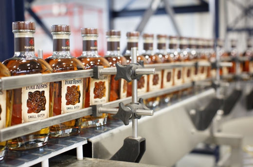 4RosesBourbon's tweet photo. Even fine Bourbon has to wait in line. Check out our unique process of handcrafting award-winning Bourbon: https://t.co/aQlQ981q7b https://t.co/JZ7nroUd17