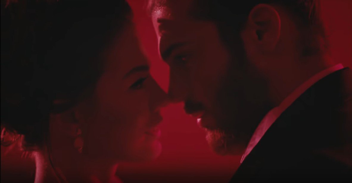 11. Bölüm: Can leaves Polen's bday party after the "keşke" message from Sanem who is at the Opera. She accepted he will never be hers but then he arrives, full on tuxedo. He asks for the rest of the message, she recognizes the shoes of the Albatross and he kisses her. I screamed!