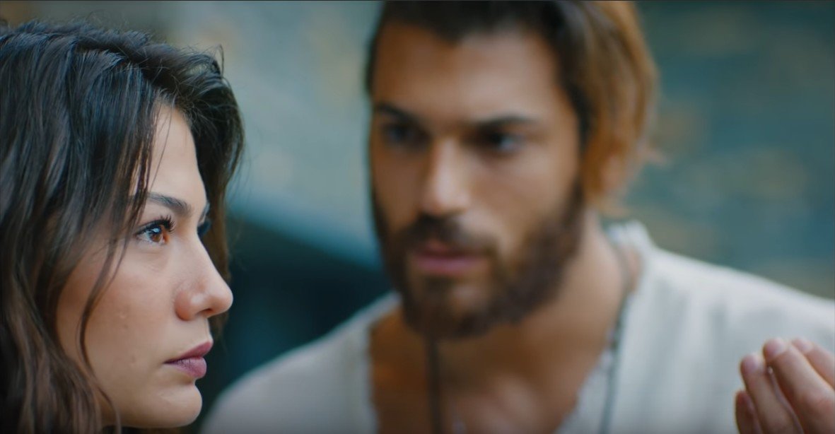 14. Bölüm: They are finally together and Can has invited Sanem over for breakfast. Emre and Aylin arrive soon after. Sanem's engagement ring (to Osman) falls from Aylin's bag and Can picks it up, demanding explanations.