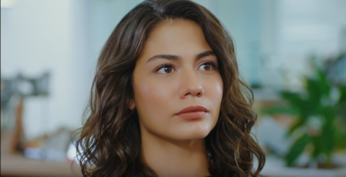 16. Bölüm: Can and Sanem are heartbroken. The company is in jeopardy. She contacts Fabri to work for him in exchange for his financial help, while he plans to get the special perfume he's been obsessed with. Sanem has saved the agency but has brought Fabri back in the game ...