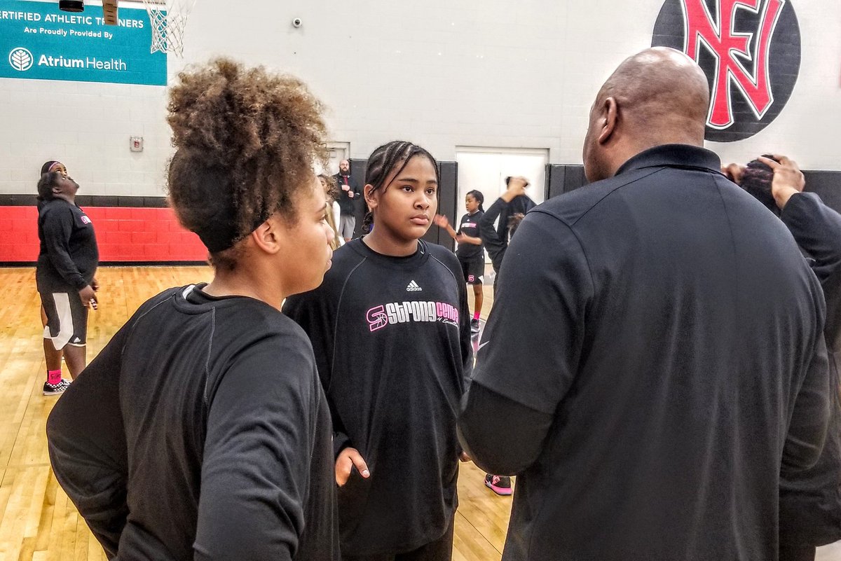 365whoops's tweet photo. ๐ #CarolinaSpringFling ๐
๐จ #SheHasNext ๐ ๐จ
- Strong Center - 2024 - 5'11" - Wing - Sarah Strong - Made everyone take notice this weekend - 1 of the Top Players in NC 2024 Class
@InsiderExposure @coachkent02 @NYGHoops @CKPremierBall @tlownsdale @EGBHoops @MikeFlynn826 https://t.co/tDjzC1e6DI