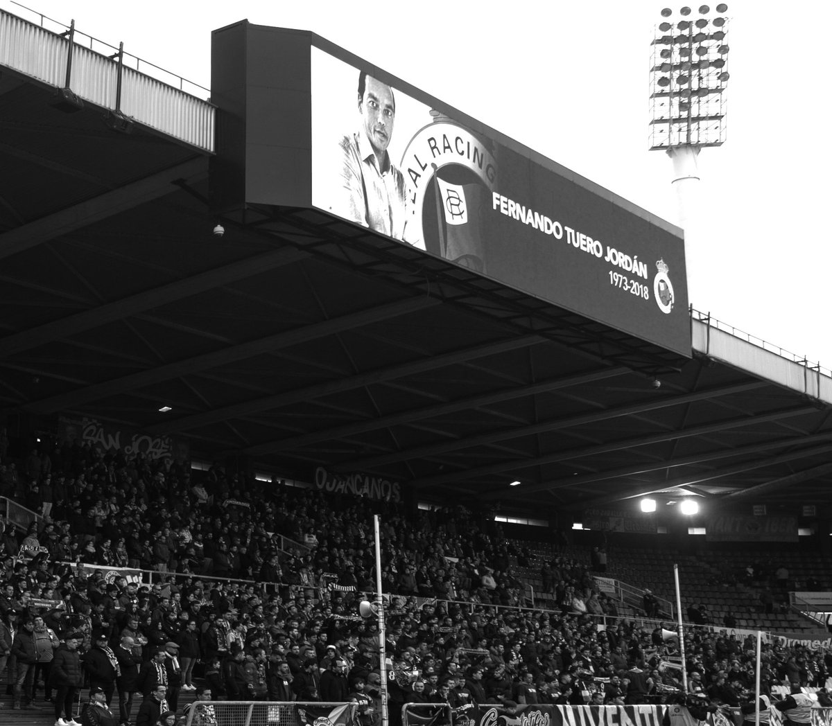 realracingclub's tweet image. ⚫️ Hace un año que te fuiste y dejaste helados a todos tus compañeros. Desde aquel día no dejamos de recordarte. Allá donde estés: DEP, Fernando 🌟