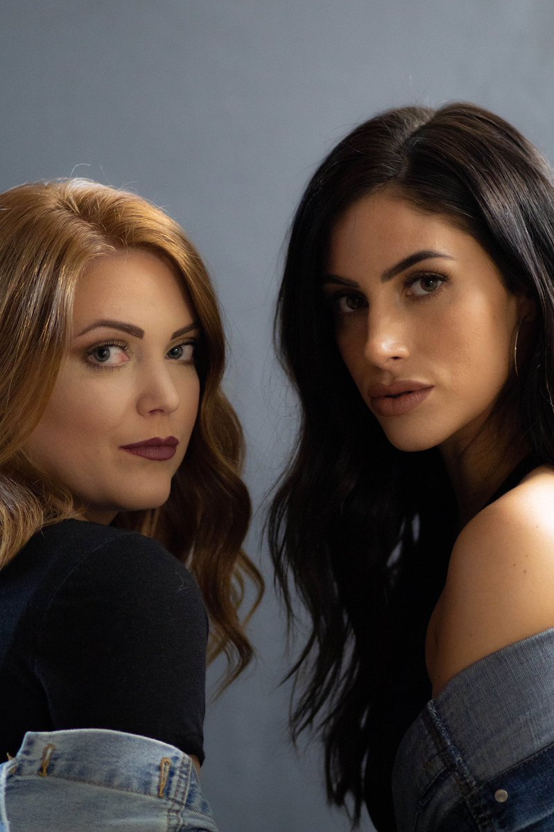 BarnesKortni's tweet photo. Everyone needs a Red head and a Brunette to go with their Blonde!
👩🏼‍🦰👩🏽👩🏼

Thanks to these TWO I got to work in the studio and work on my lighting!📸
.
.
#KapturedByKortni https://t.co/qO0gIDPiBP