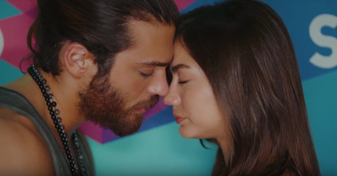 18. Bölüm: Being trapped in the agency lift, Can and Sanem finally confront each other. Can knows the truth and he feels very bad about his attitude. Eventually she asks to start their relationship back from scratch and he agrees ...