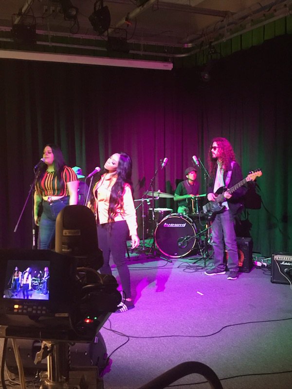 NubiaEmmon's tweet image. Y’all we had soooo much fun! The whole crew at @LocalLiveAustin was amazingly awesome. Check it out on my facebook page or #LocalLiveAustin Facebook page where it was streamed! Definitely performing my new single #SadandBlue &amp;amp; unreleased music 💙💙💙Peace &amp;amp; Lov
#nubiaemmon #SXSW