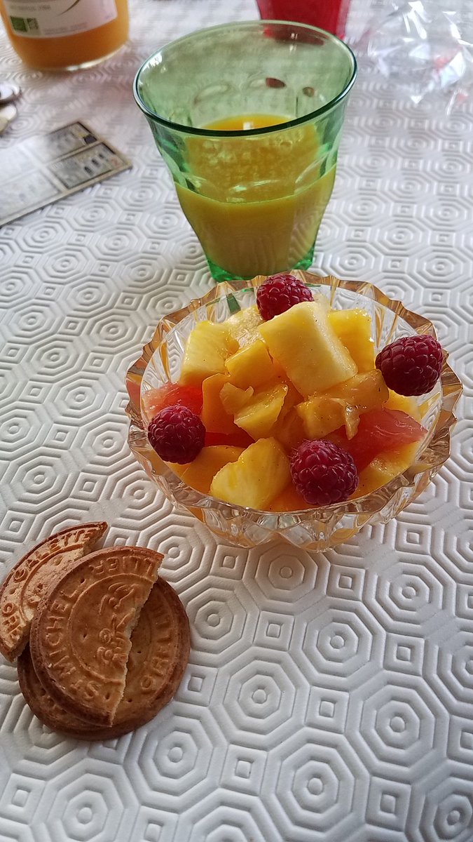 Bisou93's tweet image. Oui, et pour fêter le passage en argent, salade de fruit!
#CodeALaMode @CodinGame
