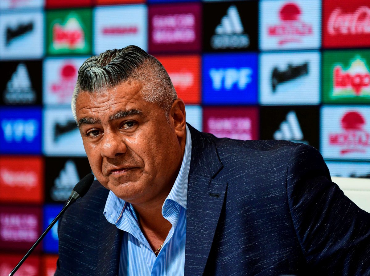 DiarioOle's tweet photo. ⚽♀️ Tapia confirmó que el fútbol femenino será profesional en Argentina: la AFA ayudará económicamente a 16 equipos de Primera División ➡ https://t.co/XlJnyRevSa https://t.co/lMvcNEZ82Q